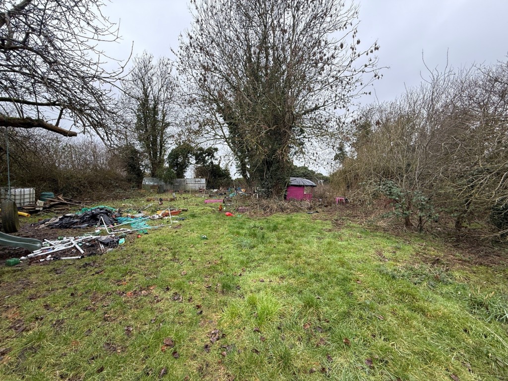 Lot: 86 - HOUSE FOR REPAIR AND IMPROVEMENT - Garden